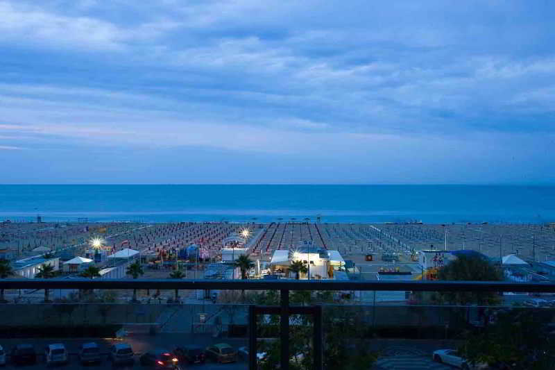 Ferretti Beach Hotel Rimini Bagian luar foto